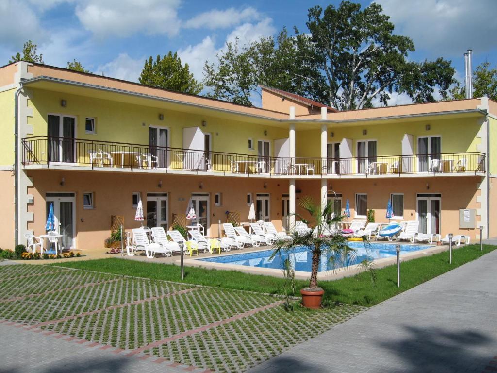 Beach Hotel Siófok Esterno foto